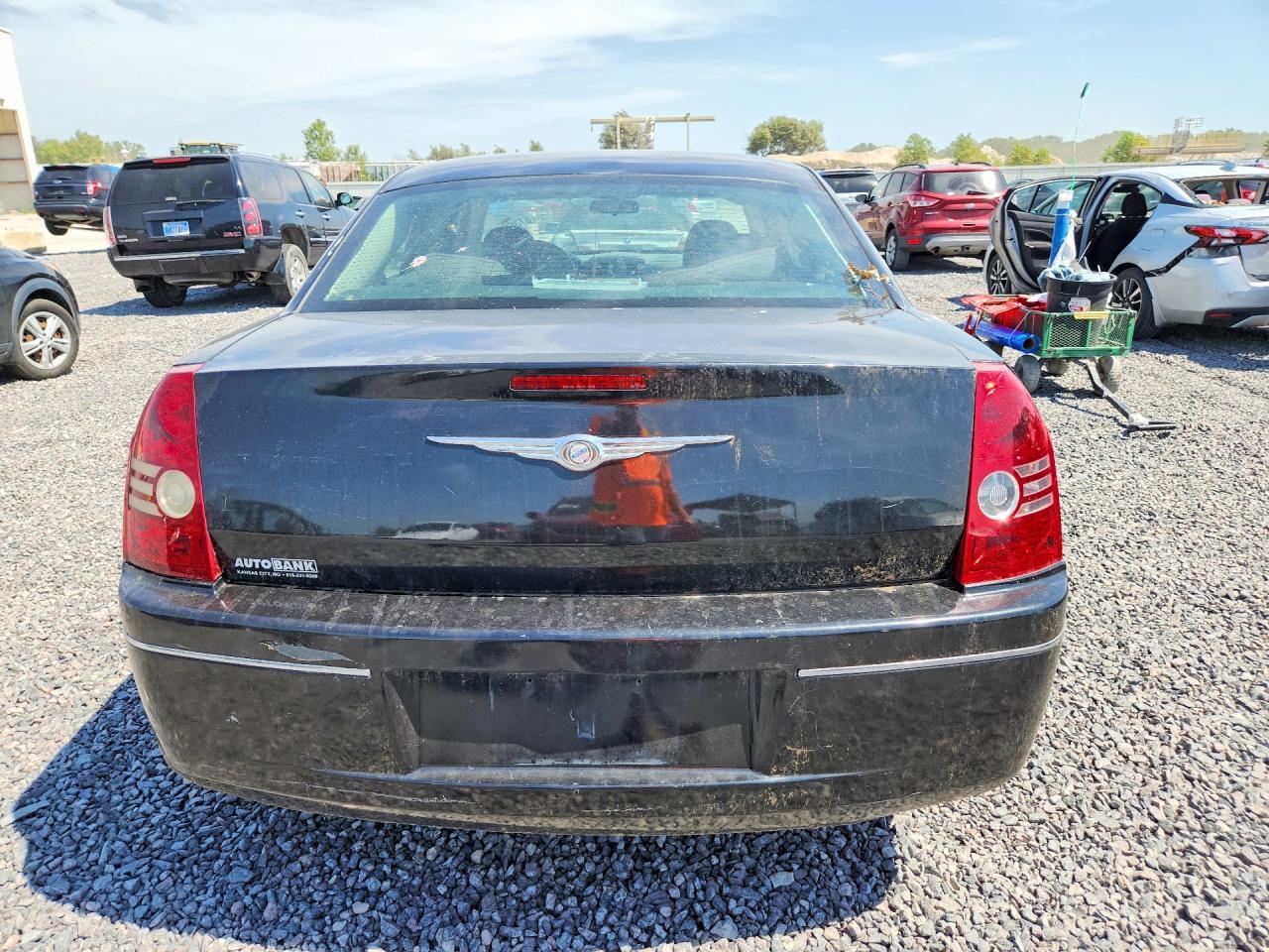 2010 Chrysler 300 Touring - Фото 6