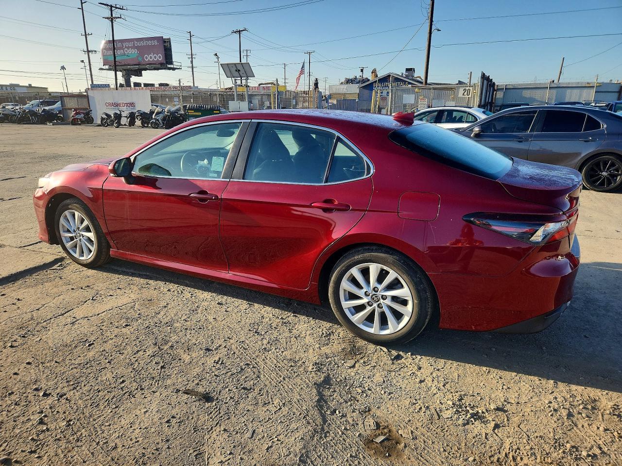 2022 Toyota Camry Le - Фото 2