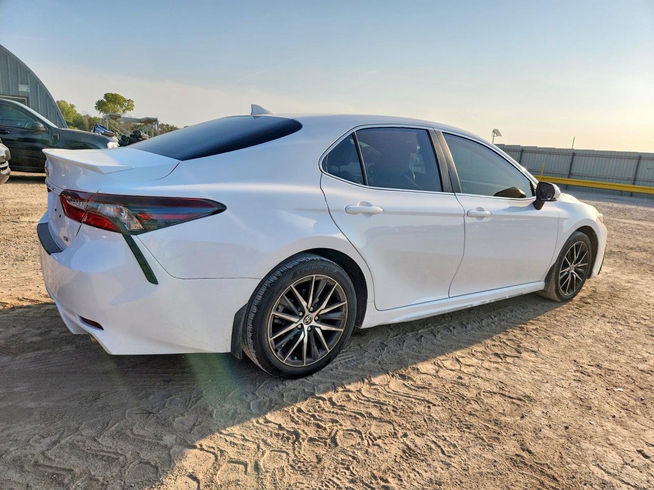 2024 Toyota Camry Se - Фото 3