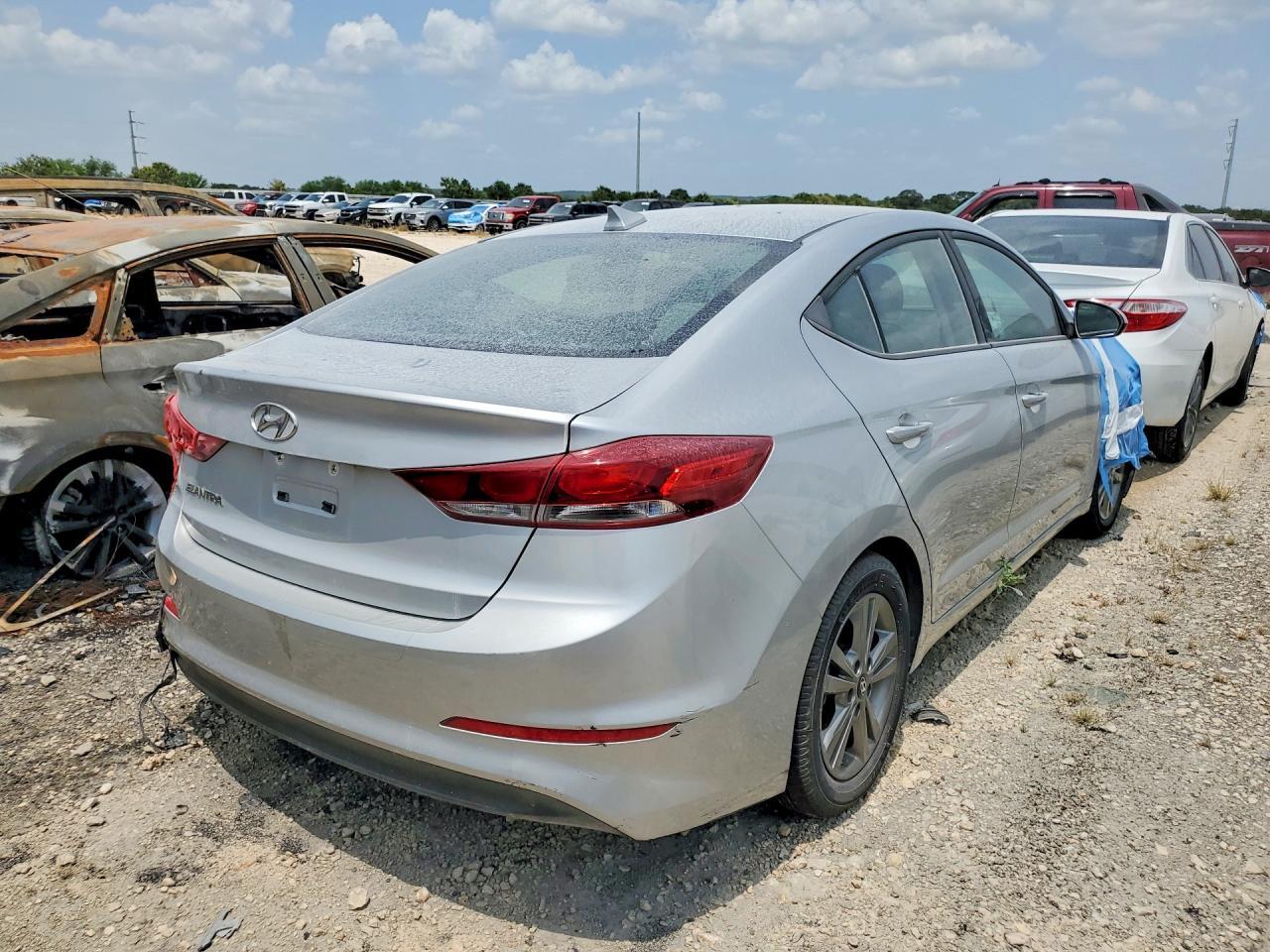 2018 Hyundai Elantra - Image 3