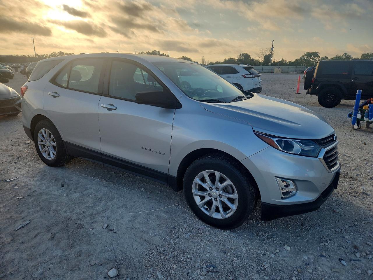 2018 Chevrolet Equinox Ls - Image 4