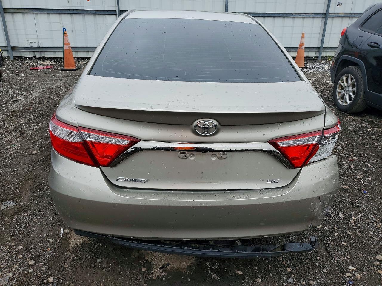 2015 Toyota Camry Se - Image 6