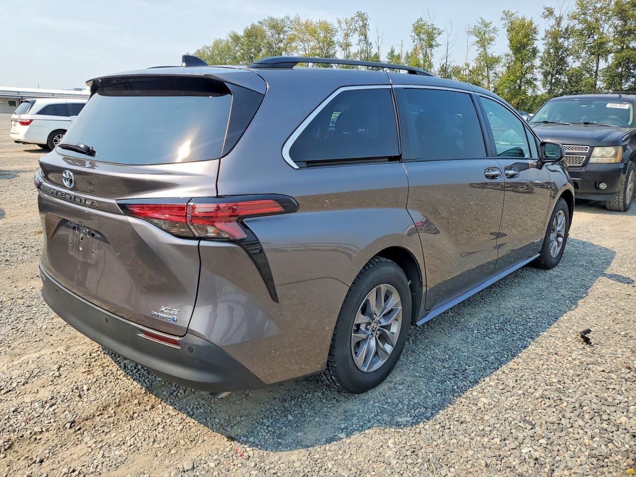 2021 Toyota Sienna Xle - Фото 3