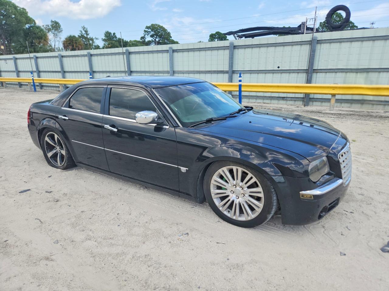 2006 Chrysler 300C - Image 4