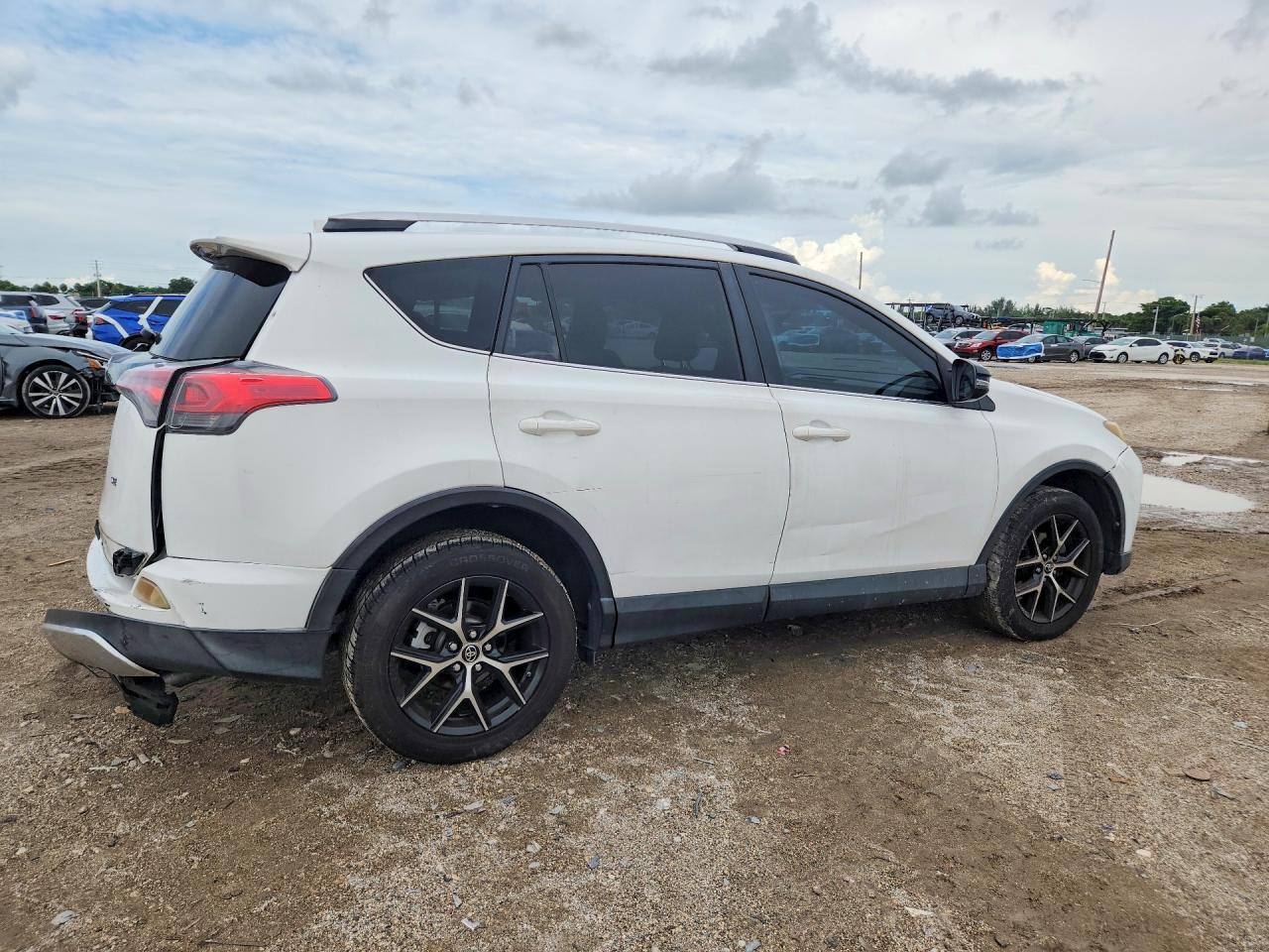 2016 Toyota Rav4 Se - Фото 3