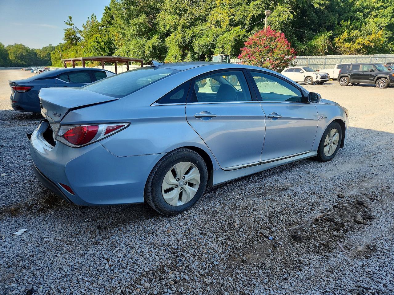 2013 Hyundai Sonata Hybrid - Image 3