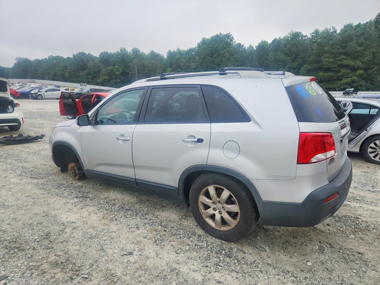 2013 Kia Sorento Lx - Image 2