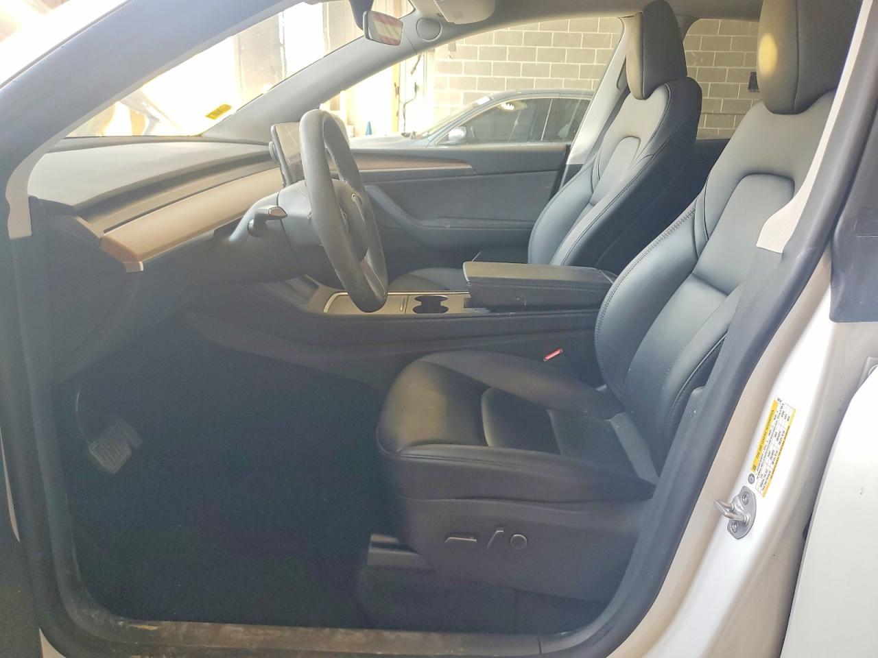 2023 Tesla Model Y - Image 7