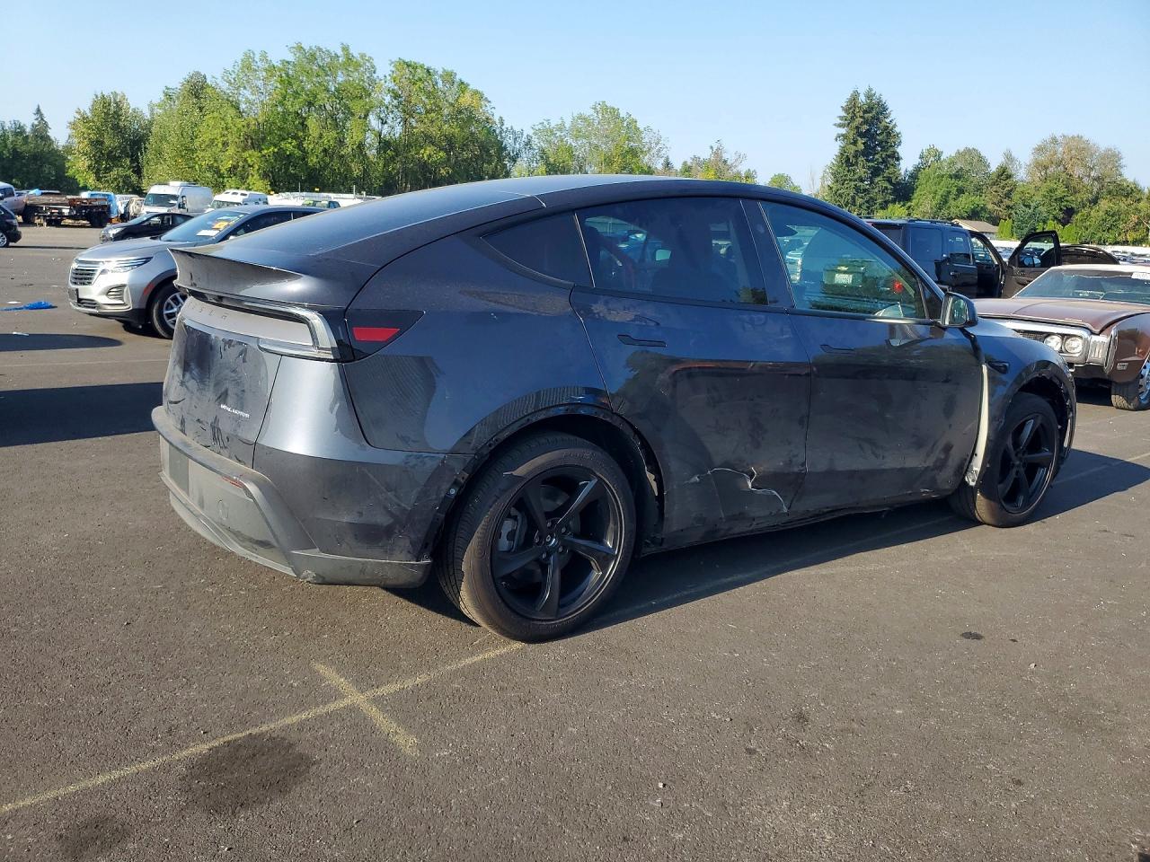 2026 Tesla Model Y - Фото 3