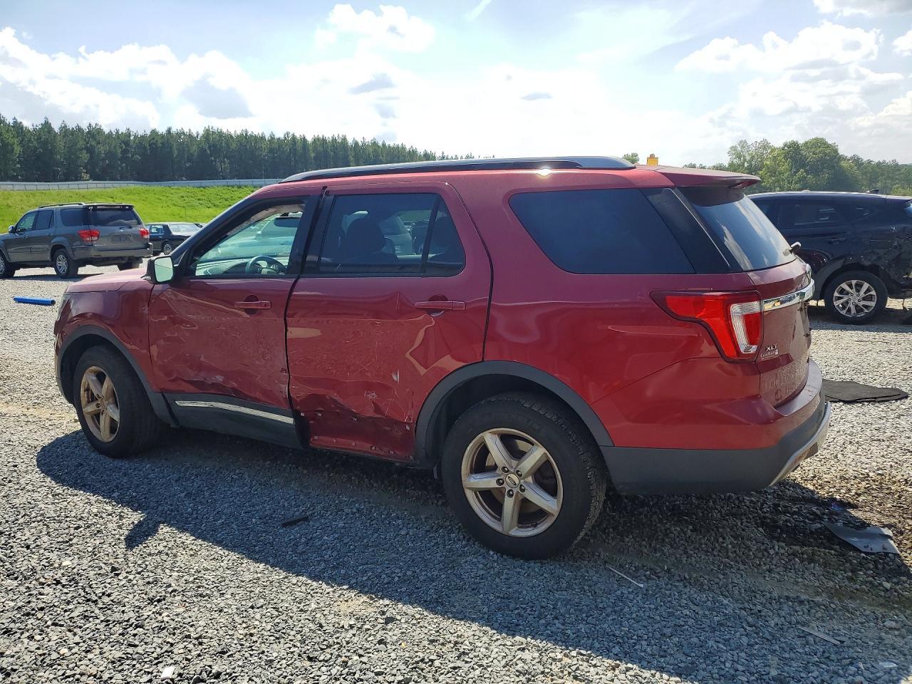 2017 Ford Explorer Xlt - Фото 2