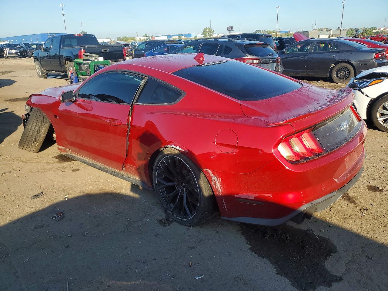 2021 Ford Mustang Gt - Фото 2