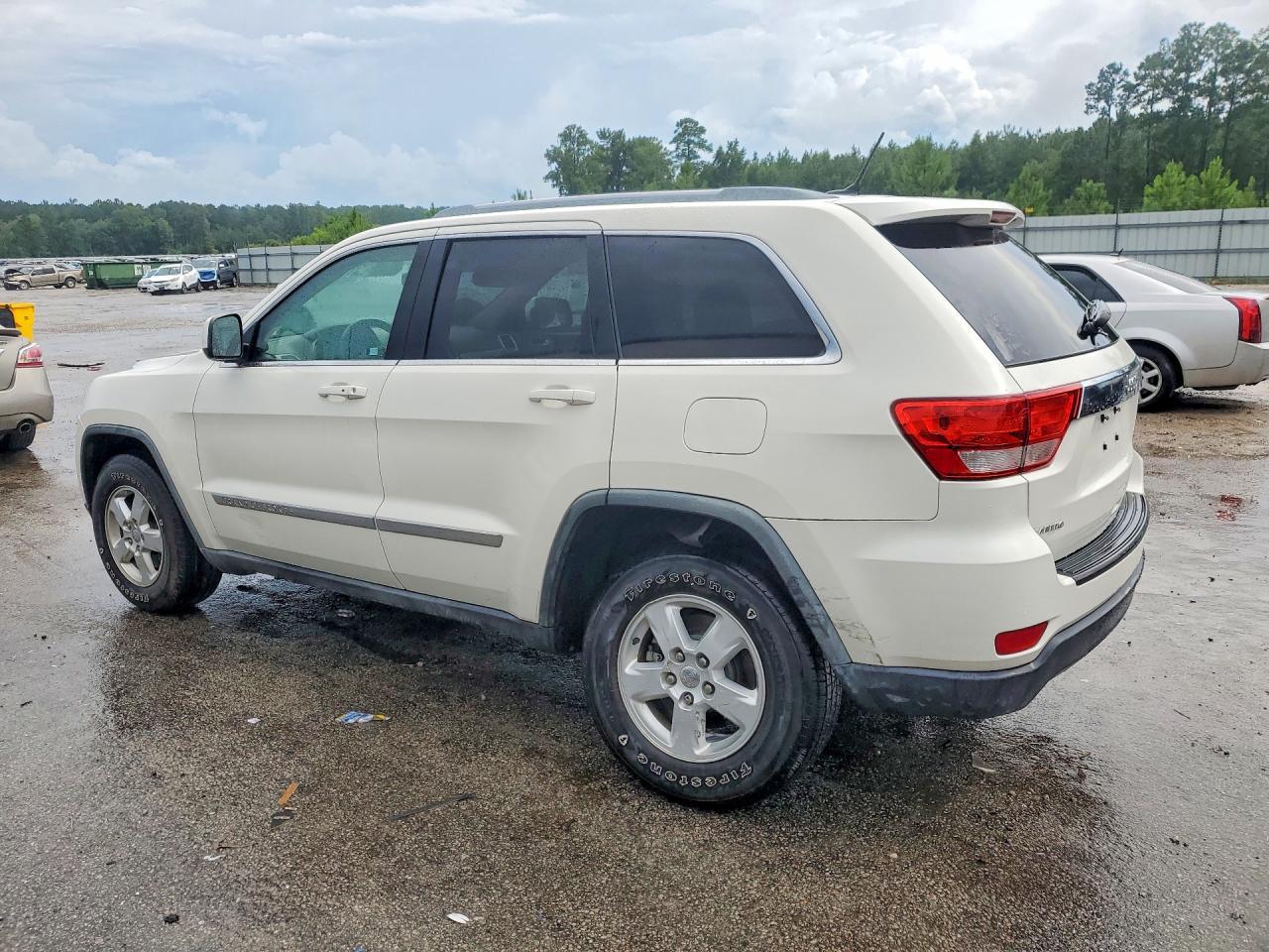 2011 Jeep Grand Cherokee Laredo - Image 2
