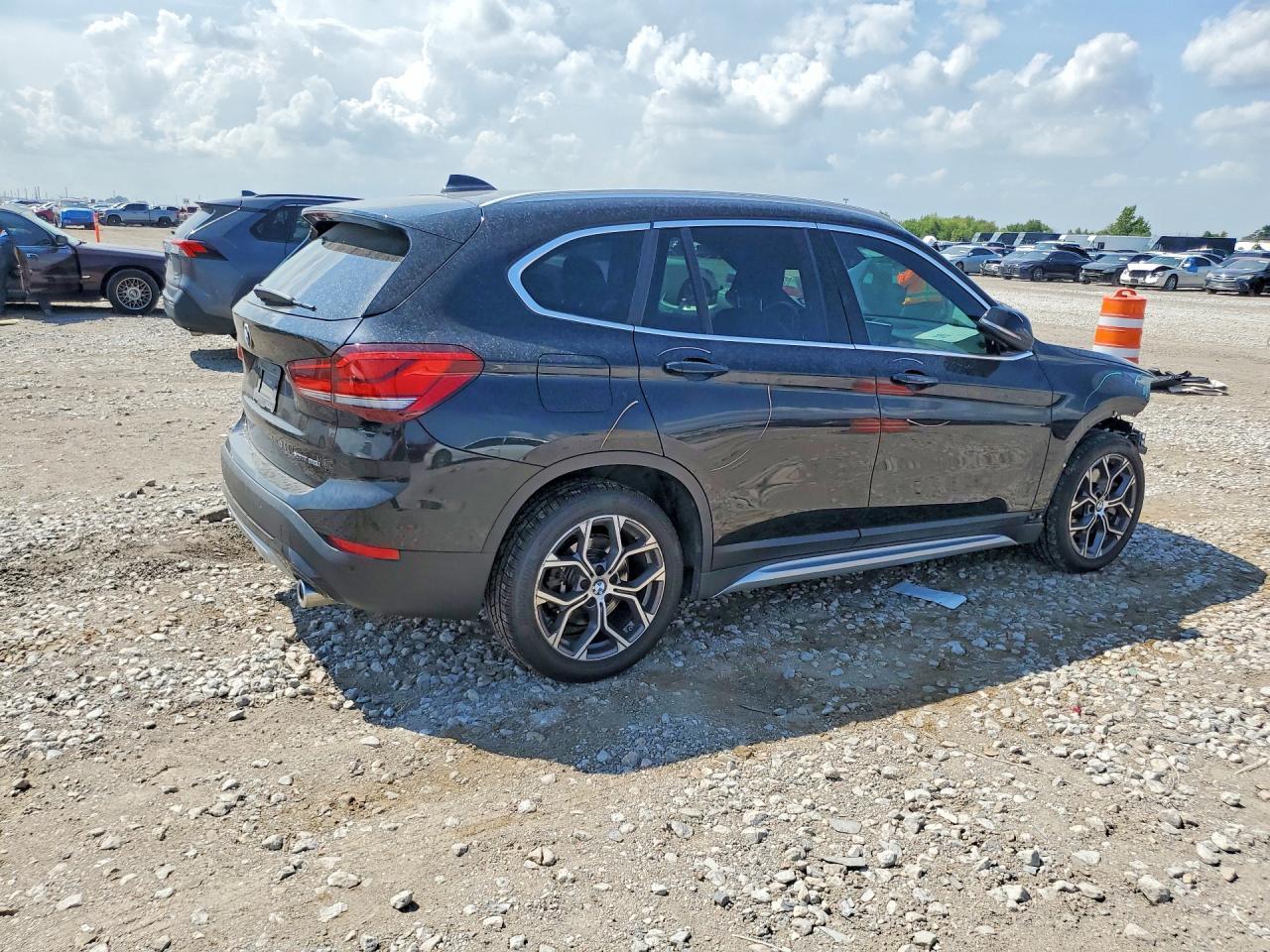 2020 BMW X1 xDrive28I - Image 3