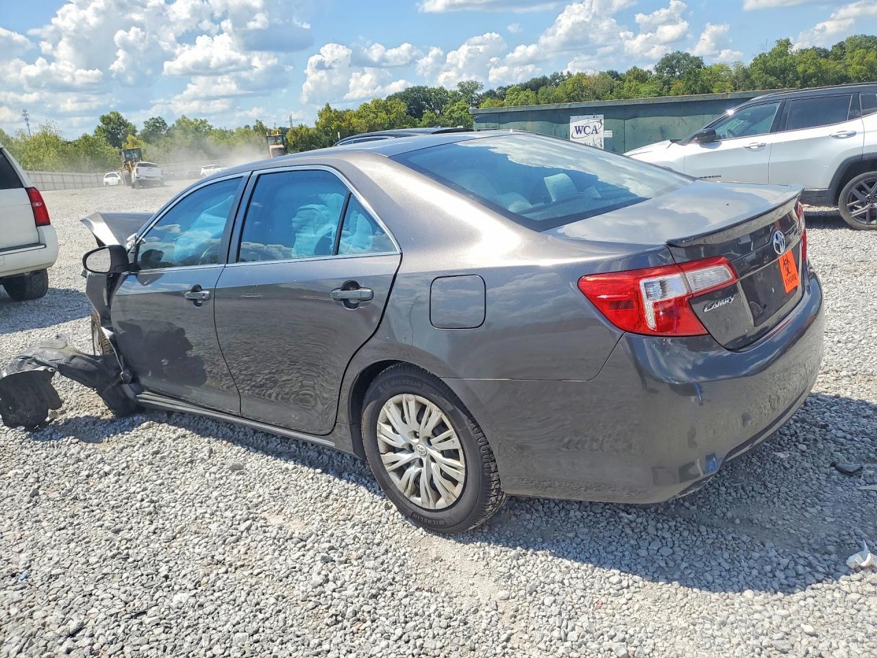2012 Toyota Camry Le - Фото 2