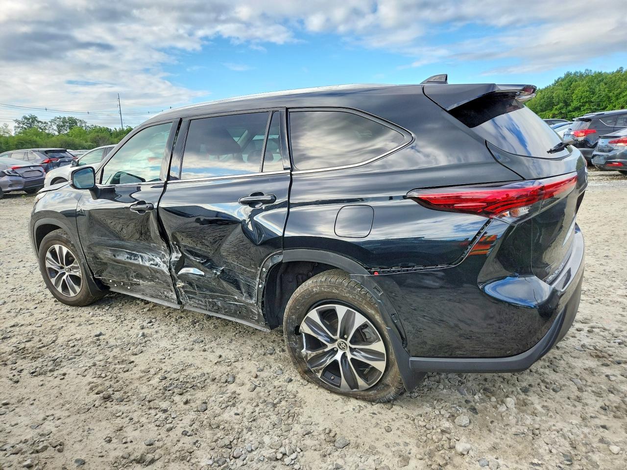 2020 Toyota Highlander Xle - Image 2