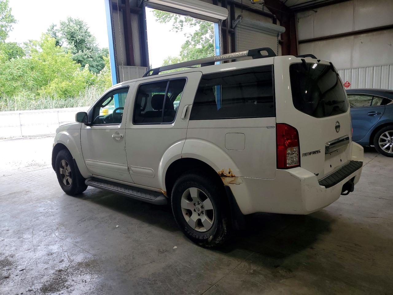 2005 Nissan Pathfinder Xe - Фото 2