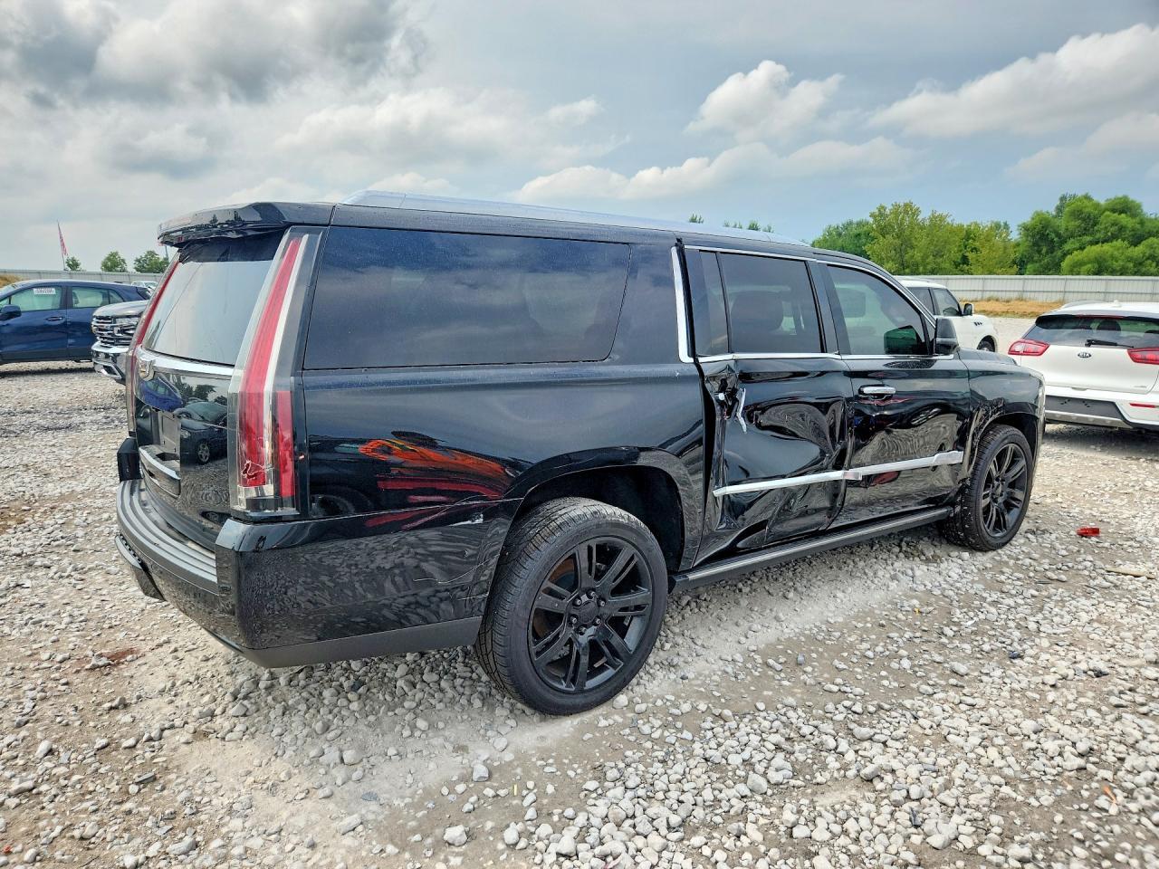 2017 Cadillac Escalade Esv Premium Luxury - Image 3