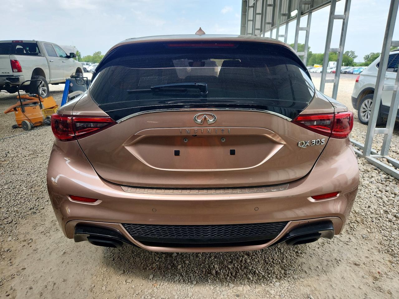 2017 Infiniti Qx30 Base - Image 6