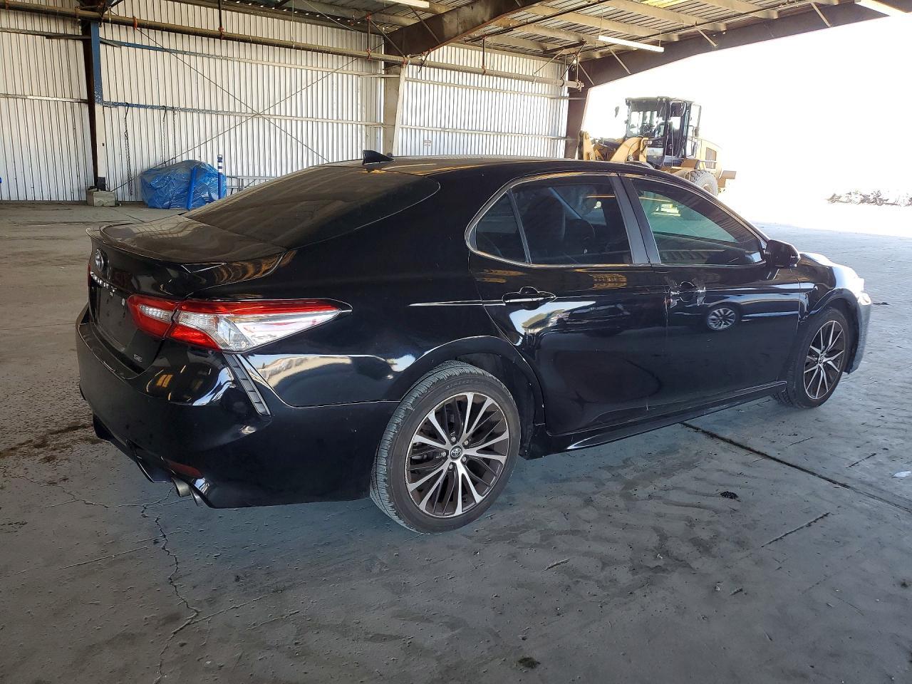 2020 Toyota Camry Se - Image 3