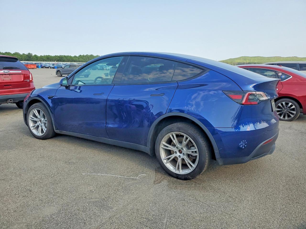 2023 Tesla Model Y - Фото 2