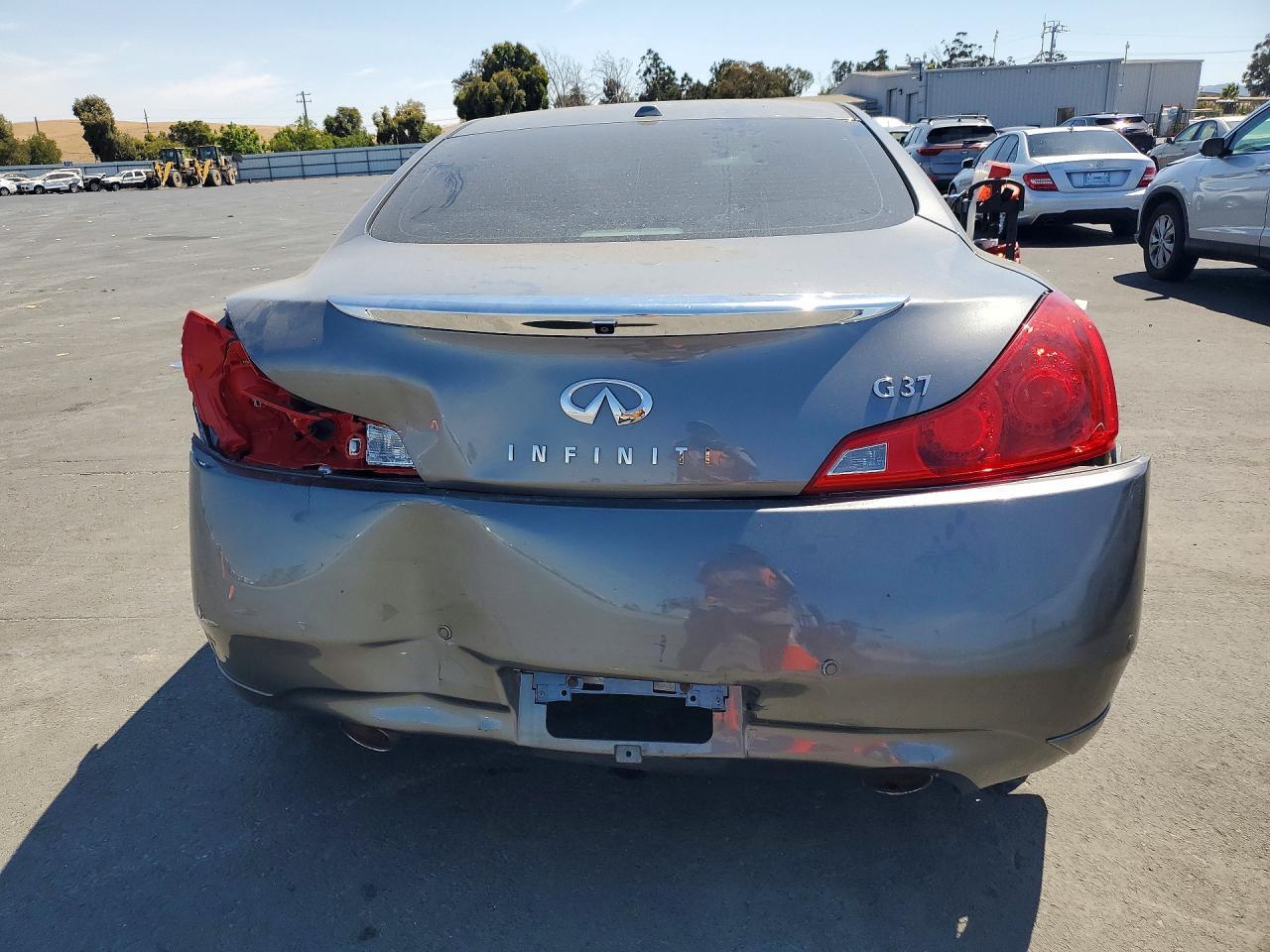 2011 Infiniti G37 Coupe Base - Image 6