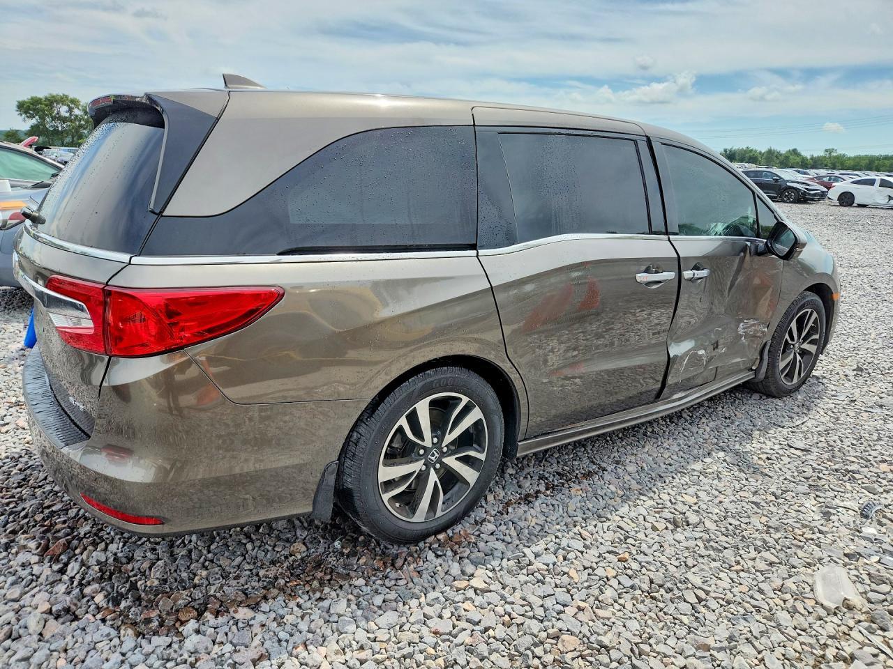 2018 Honda Odyssey Elite - Фото 3