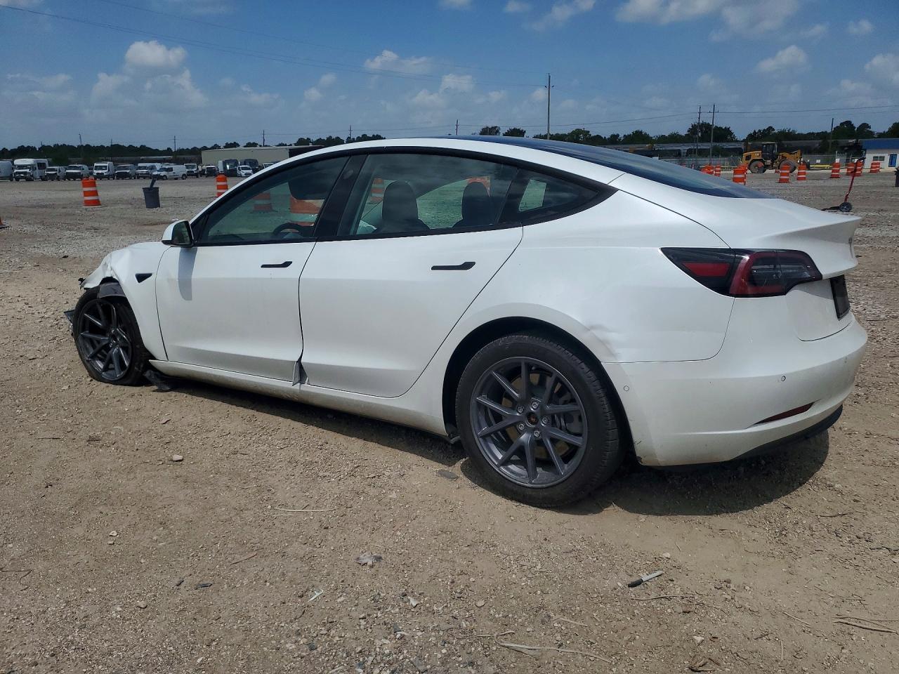 2021 Tesla Model 3 - Фото 2