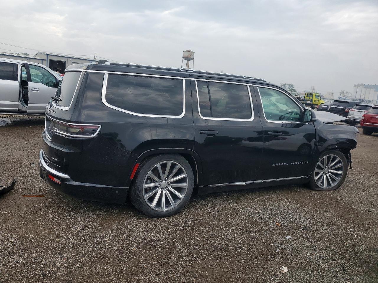 2023 Jeep Grand Wagoneer Series Ii - Image 3