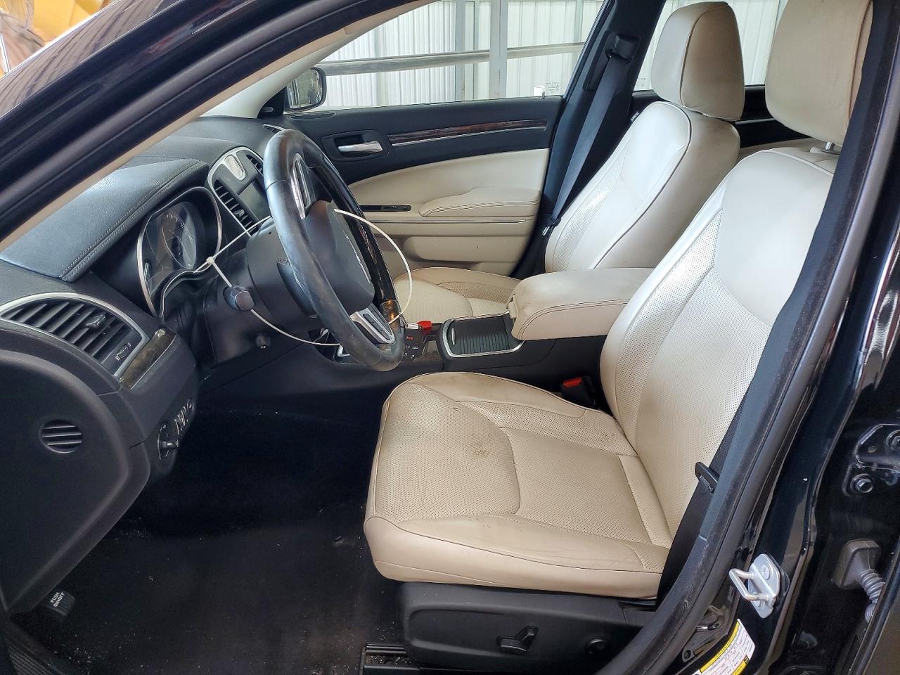 2019 Chrysler 300 Limited - Image 7