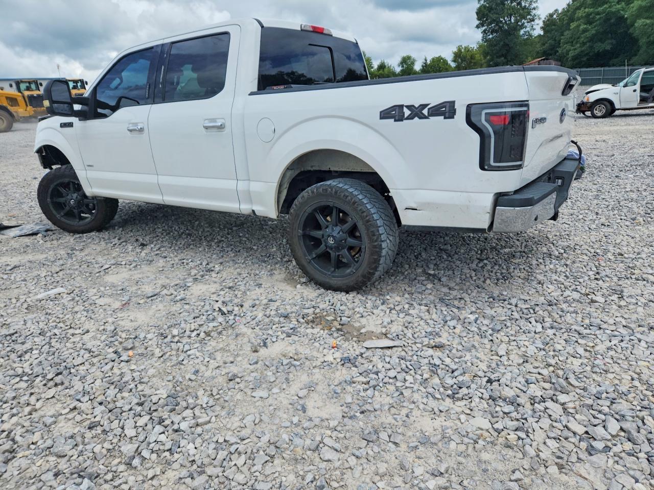 2015 Ford F150 Supercrew - Фото 2