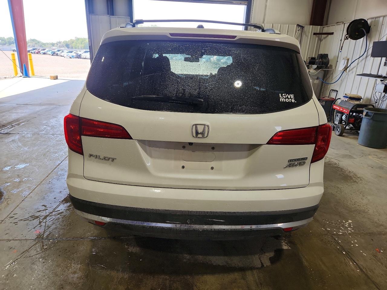 2018 Honda Pilot Touring - Image 6