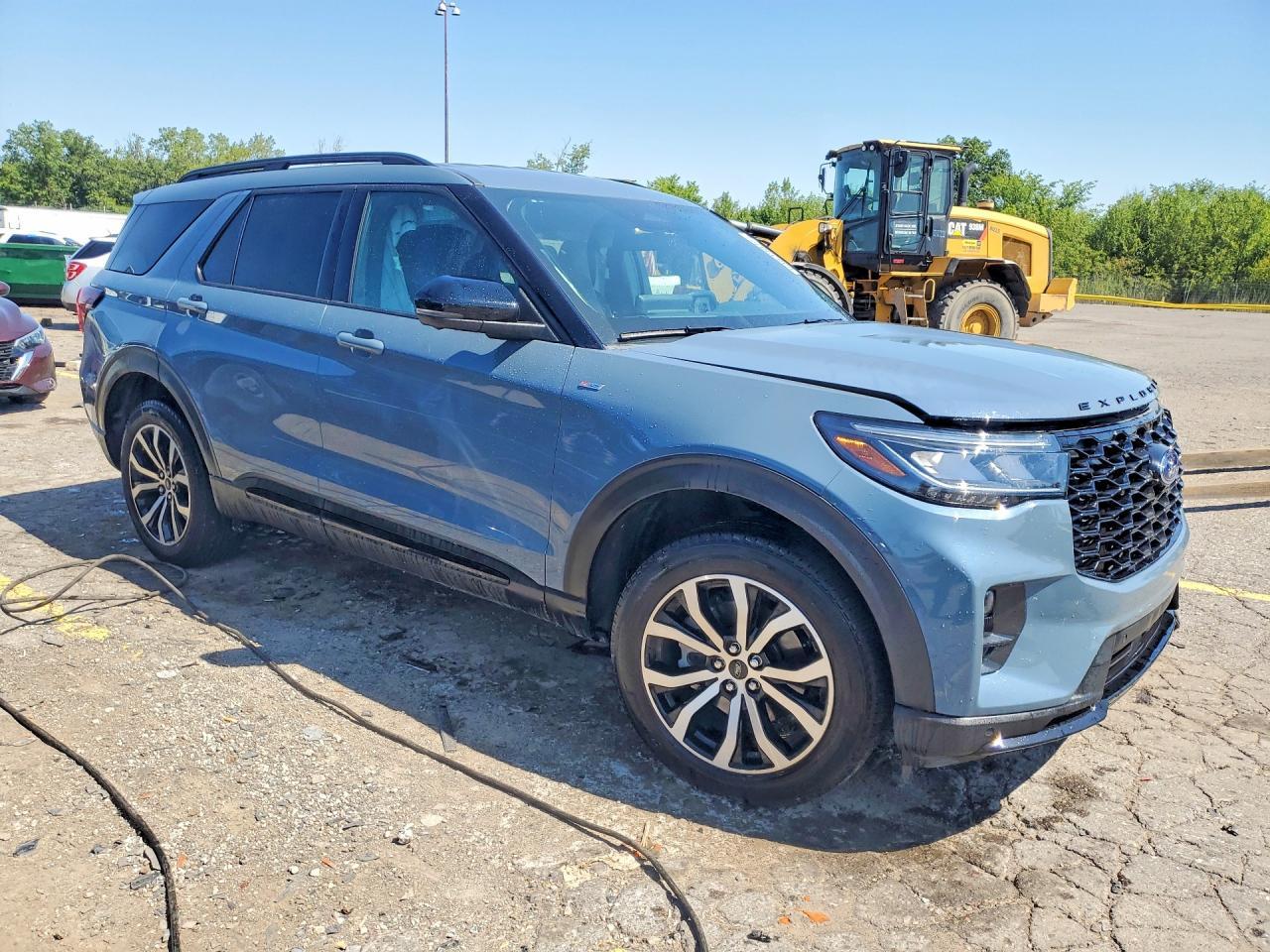 2025 Ford Explorer St-Line - Image 4