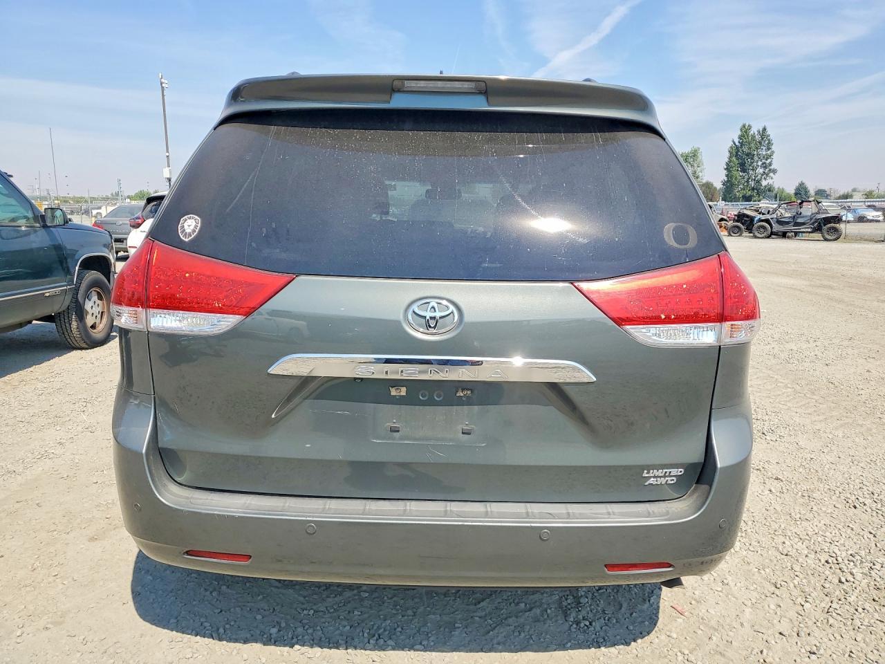 2013 Toyota Sienna Limited 7-Passenger - Image 6