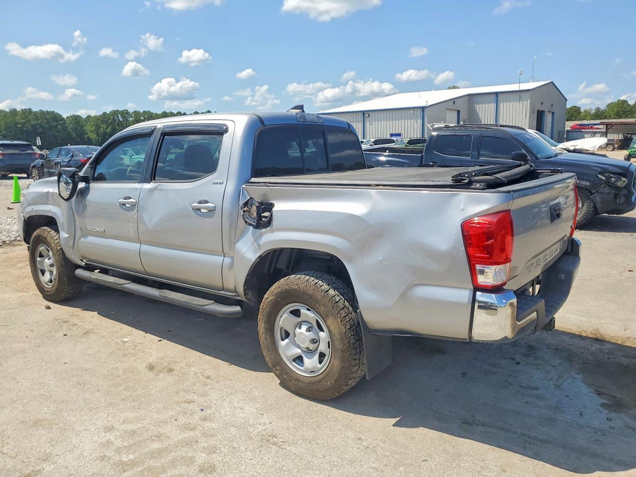 2016 Toyota Tacoma Sr5 V6 - Image 2