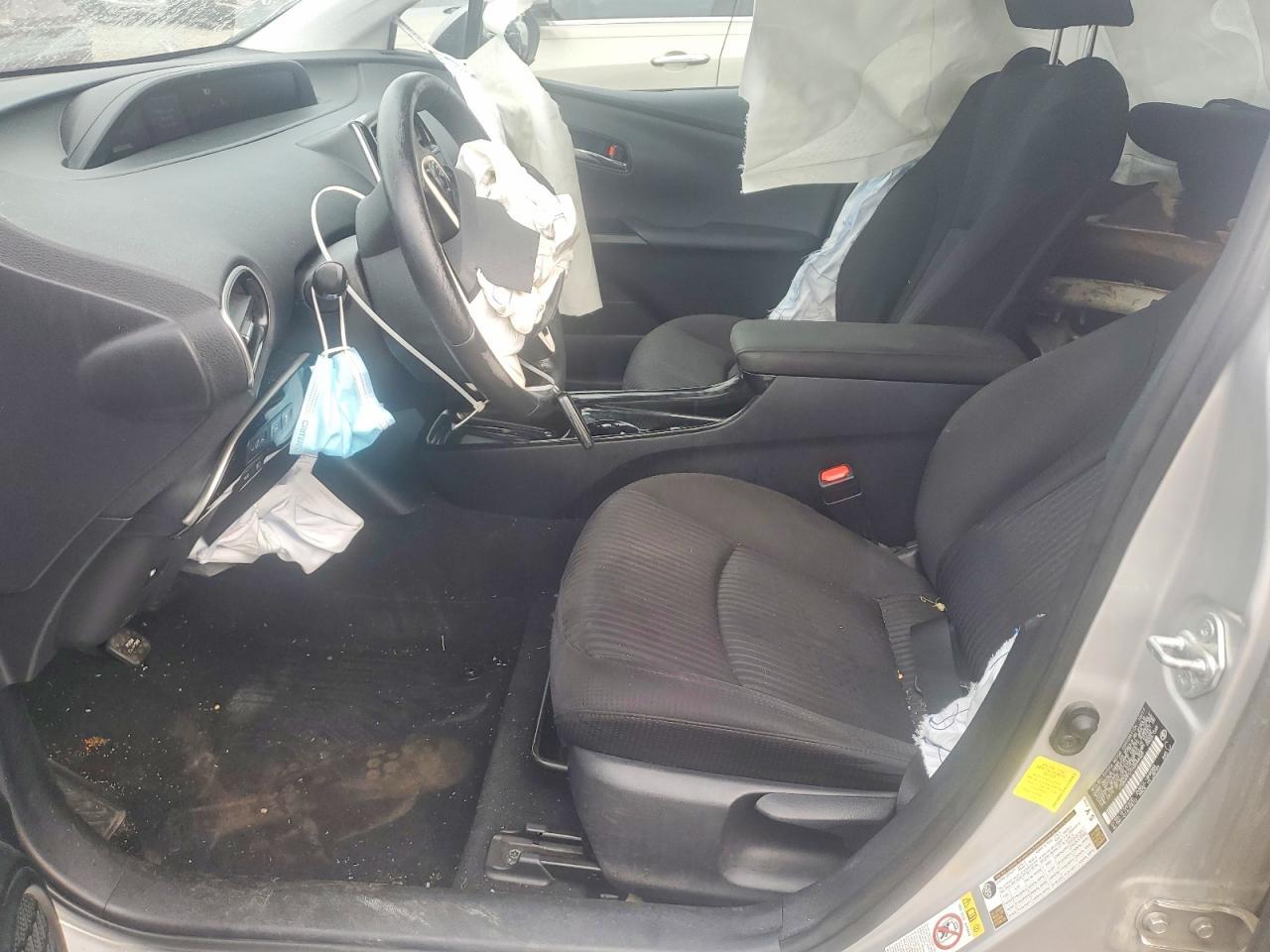 2017 Toyota Prius Three - Image 7