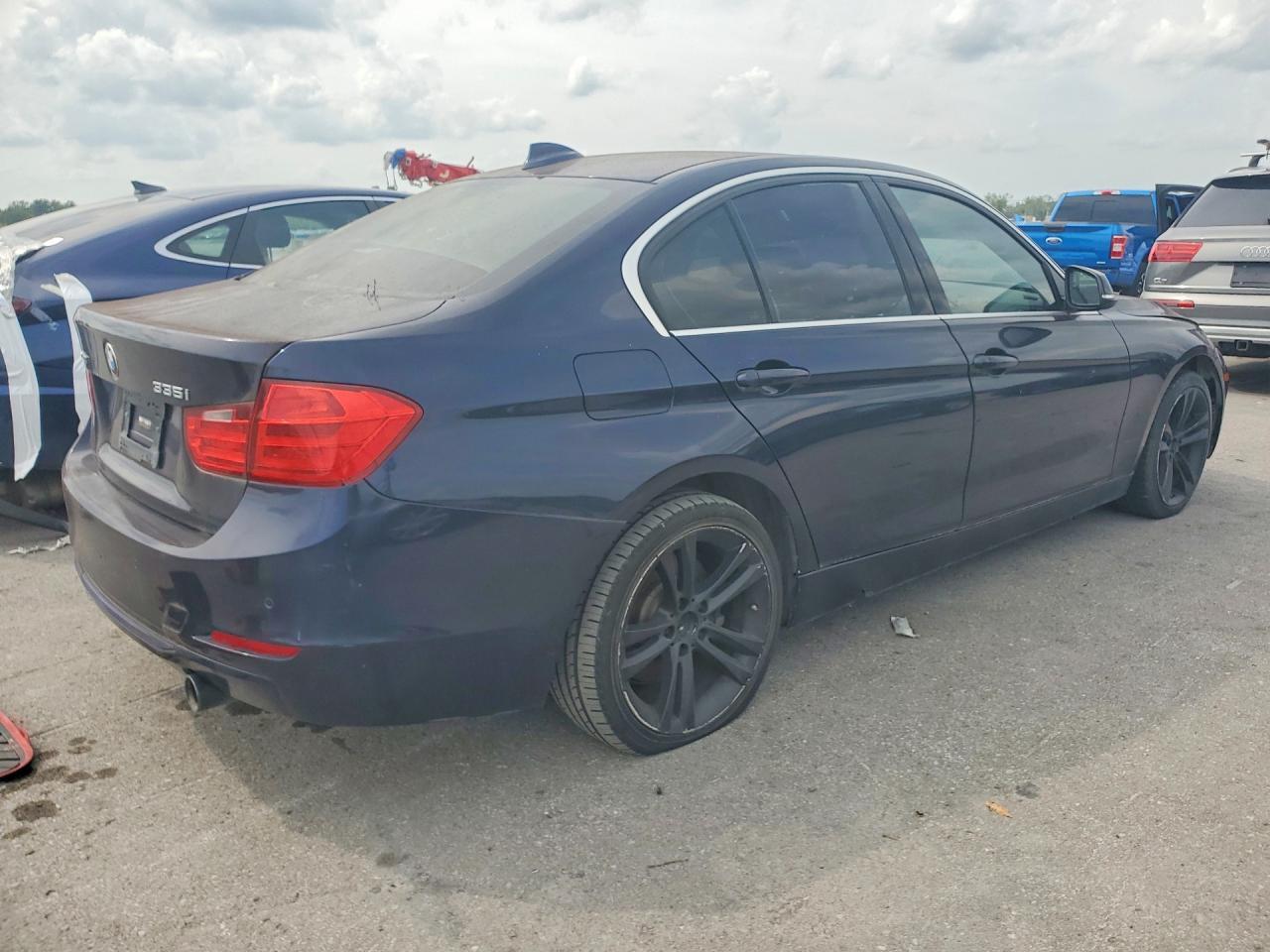 2015 BMW 335 Xi - Фото 3