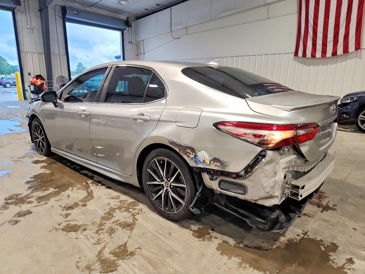 2021 Toyota Camry Se - Фото 2