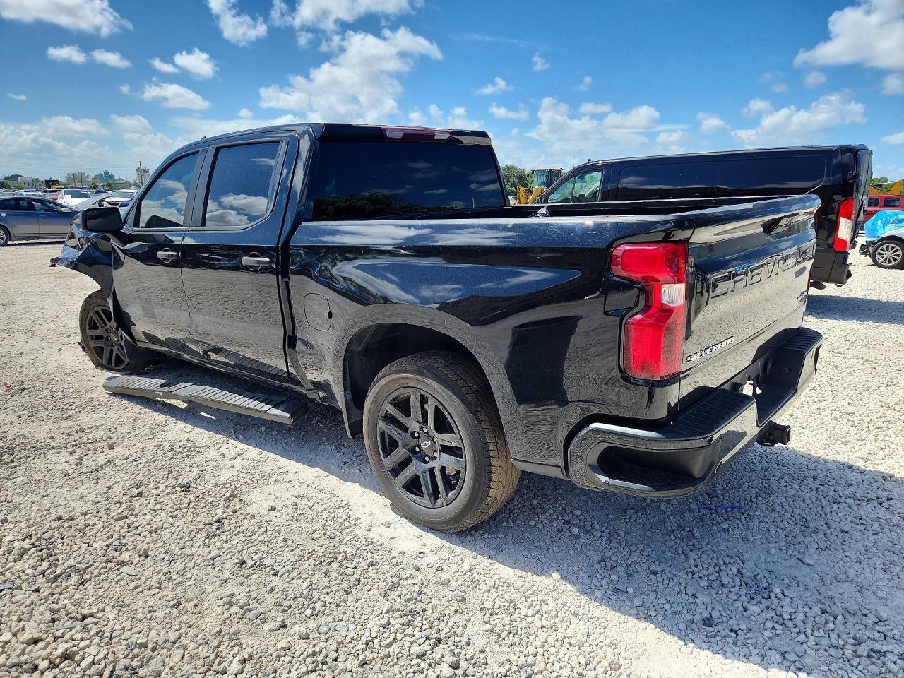 2022 Chevrolet Silverado C1500 Custom - Фото 2