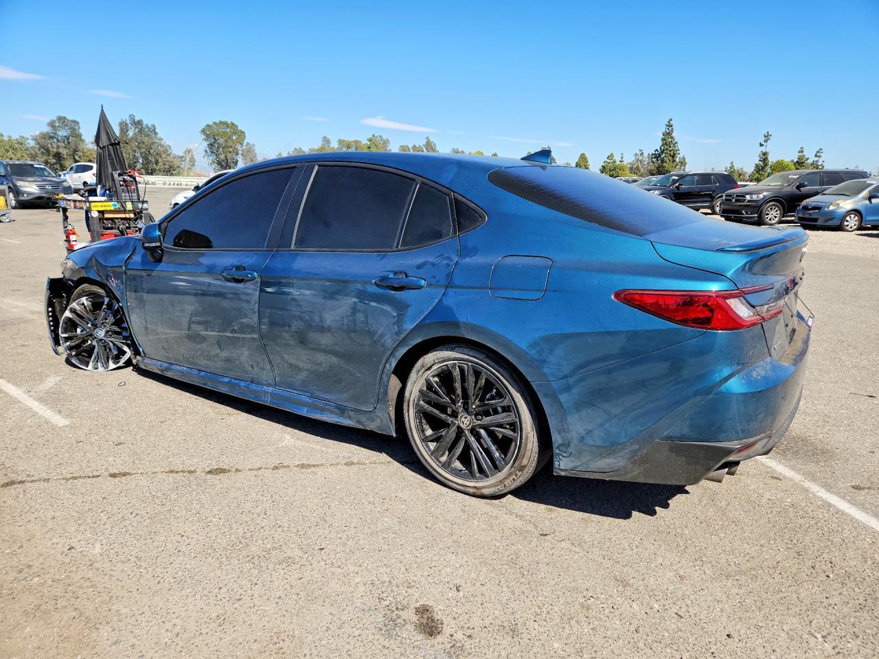 2025 Toyota Camry Se - Фото 2