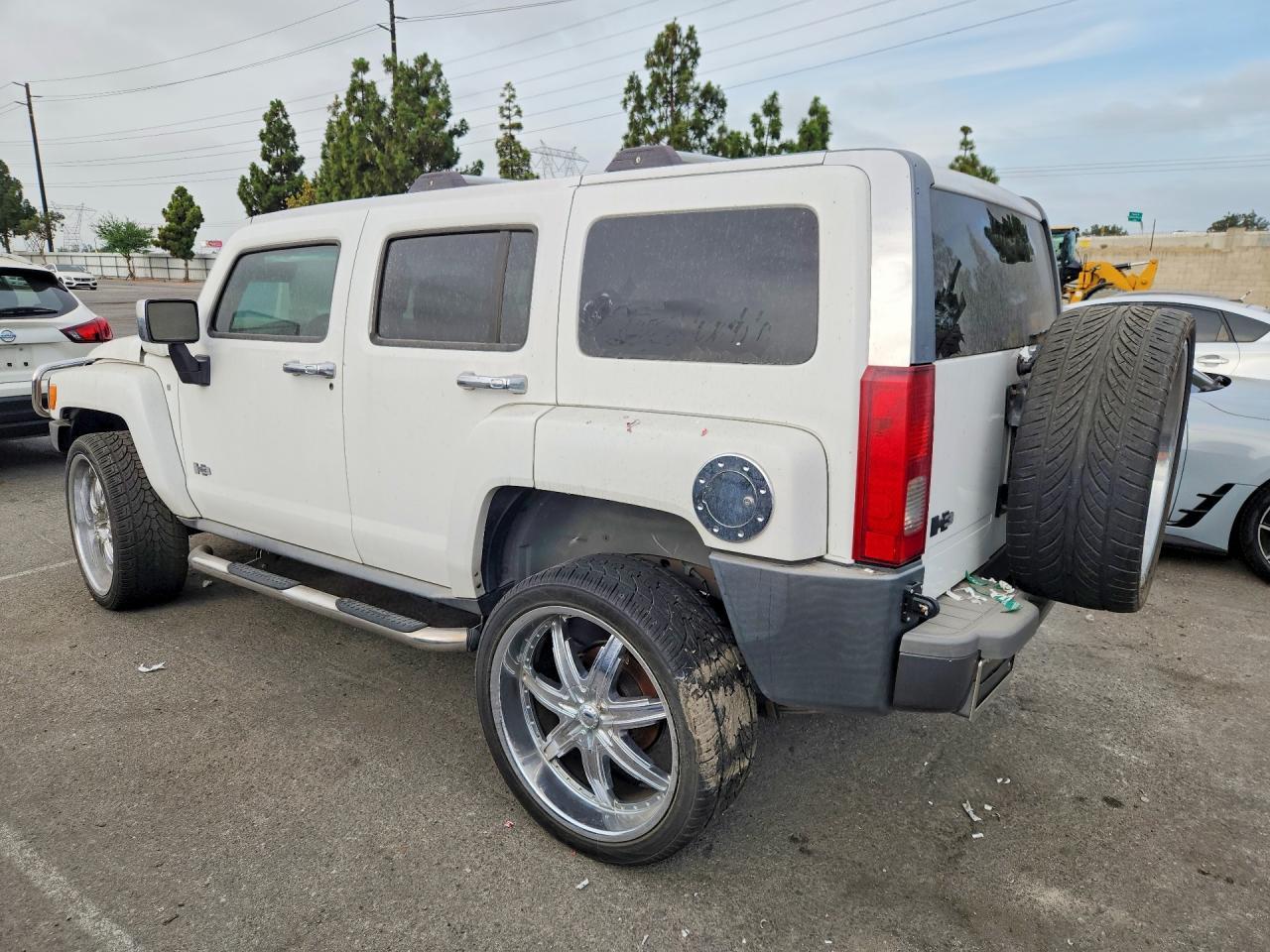 2009 Hummer H3 - Image 2