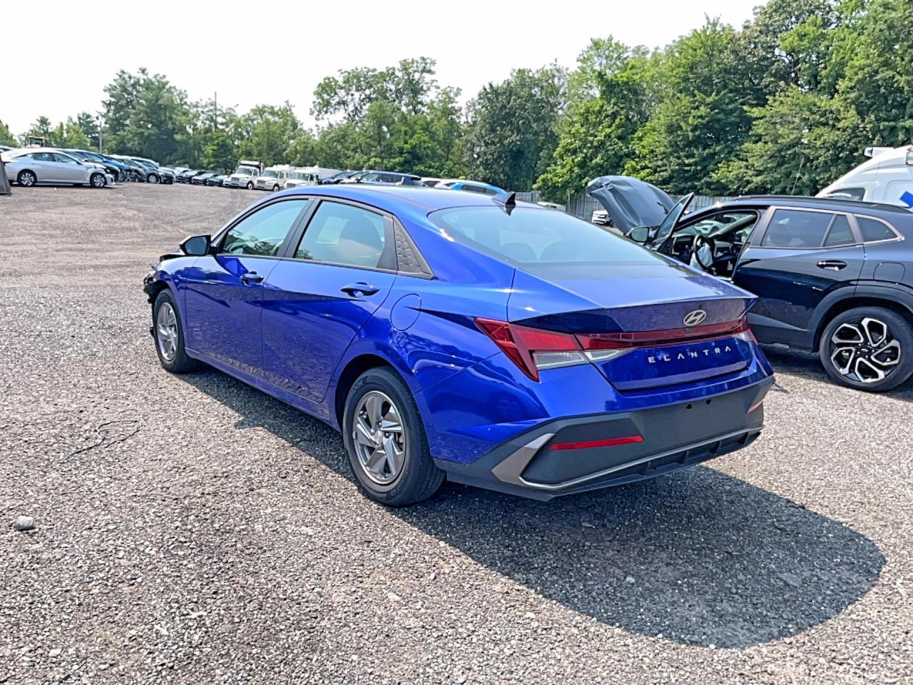 2024 Hyundai Elantra Se - Image 3