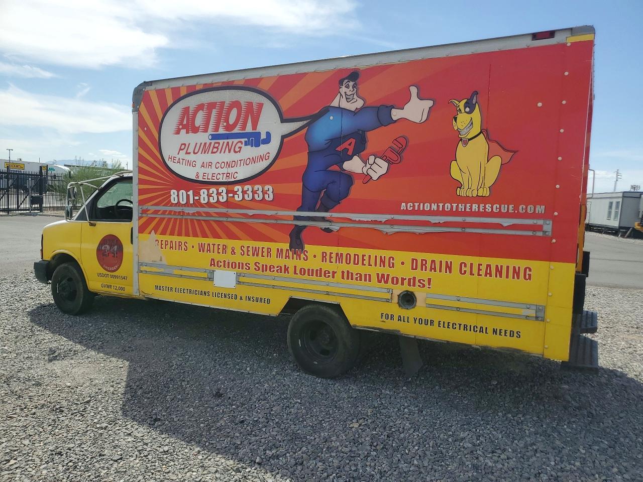 2004 Chevrolet Express Box Truck - Фото 2