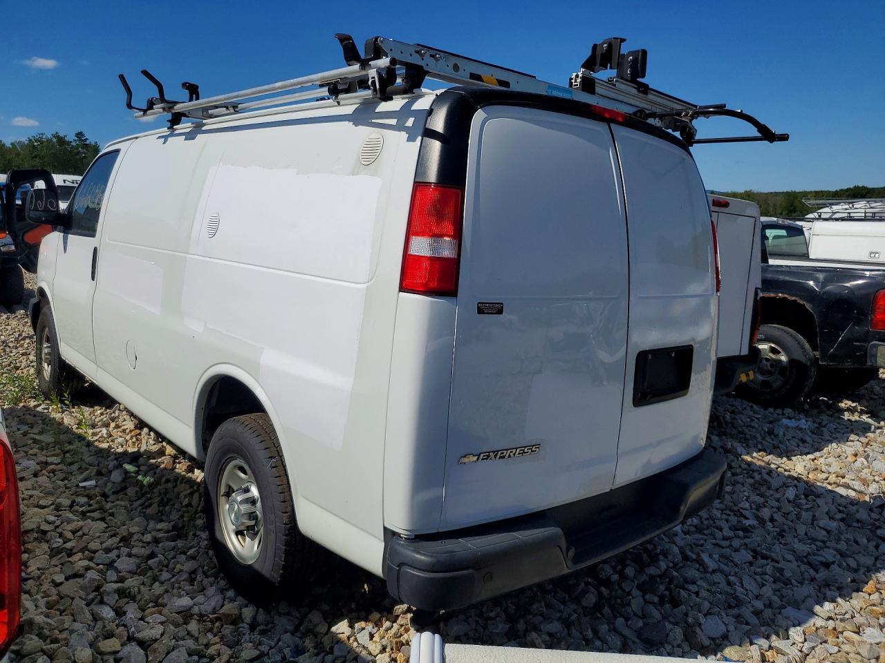 2020 Chevrolet Express G2500 - Фото 2