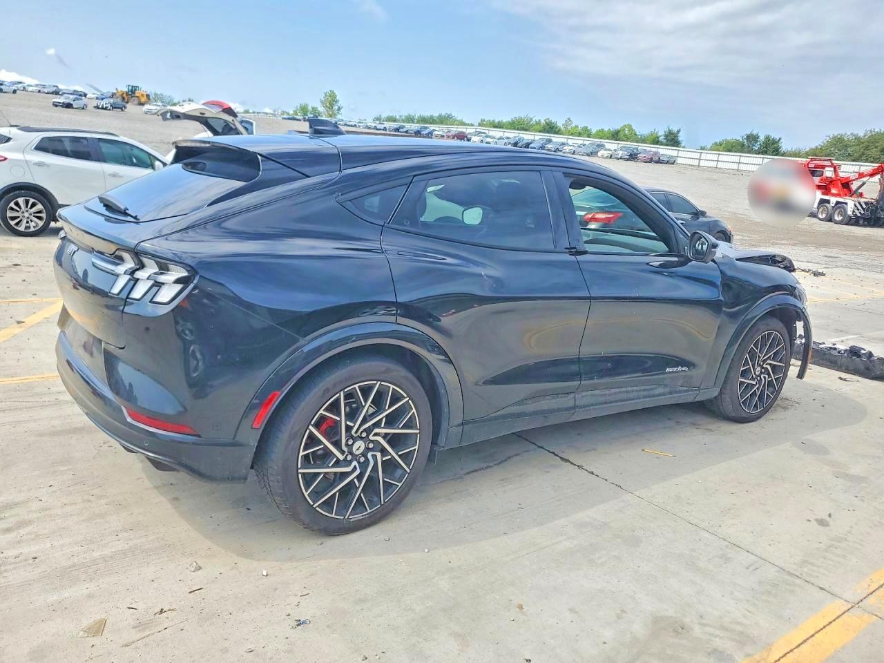 2022 Ford Mustang Mach-E Gt - Фото 3