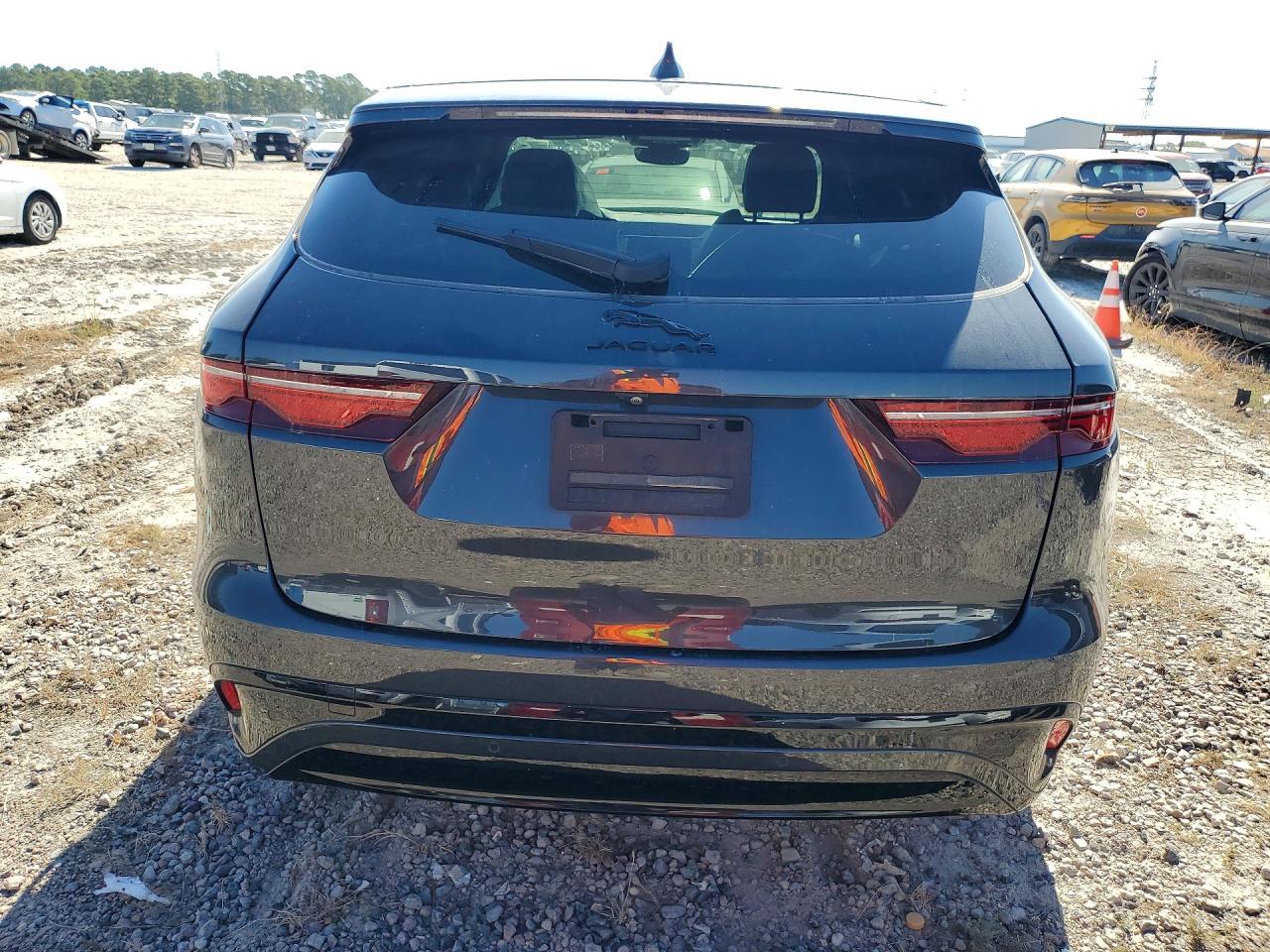 2025 Jaguar F-Pace R-Dynamic S - Image 6