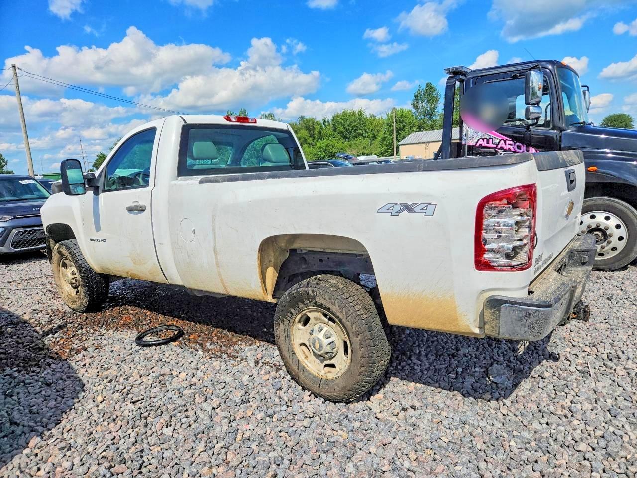 2013 Chevrolet Silverado K2500 Heavy Duty - Фото 2