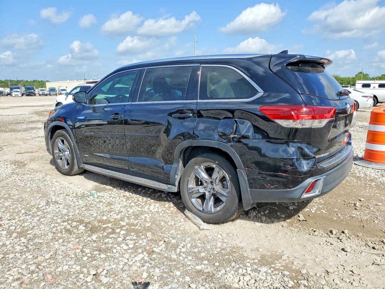 2019 Toyota Highlander Hybrid Limited Platinum - Фото 2