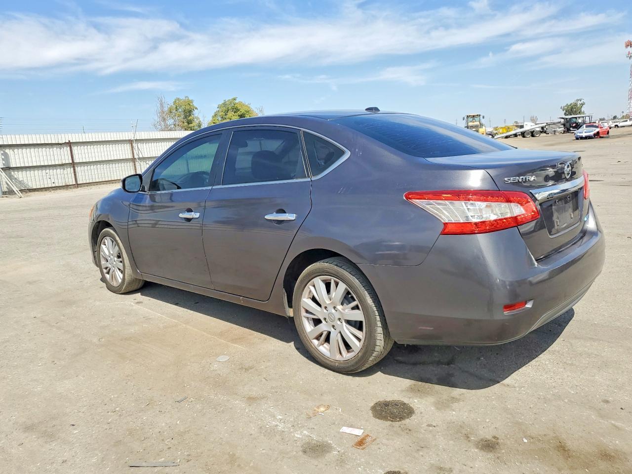 2013 Nissan Sentra S - Фото 2