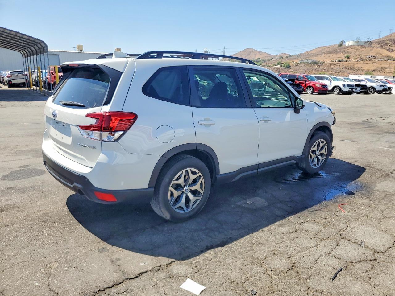 2023 Subaru Forester Premium - Image 3