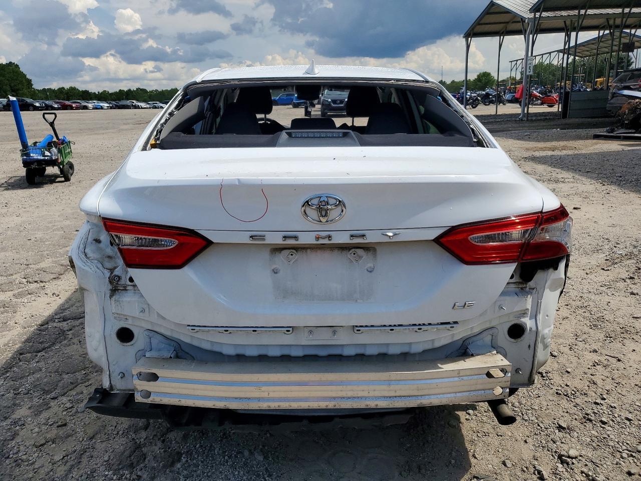 2020 Toyota Camry Le - Image 6